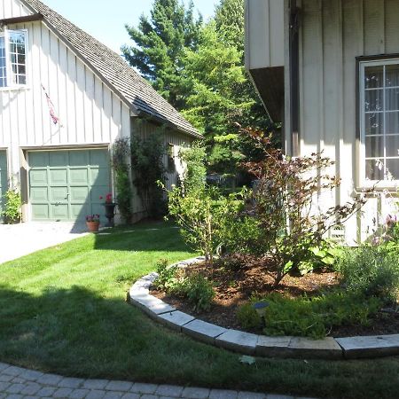 Cedar Gables Bed & Breakfast Niagara-on-the-Lake Екстериор снимка