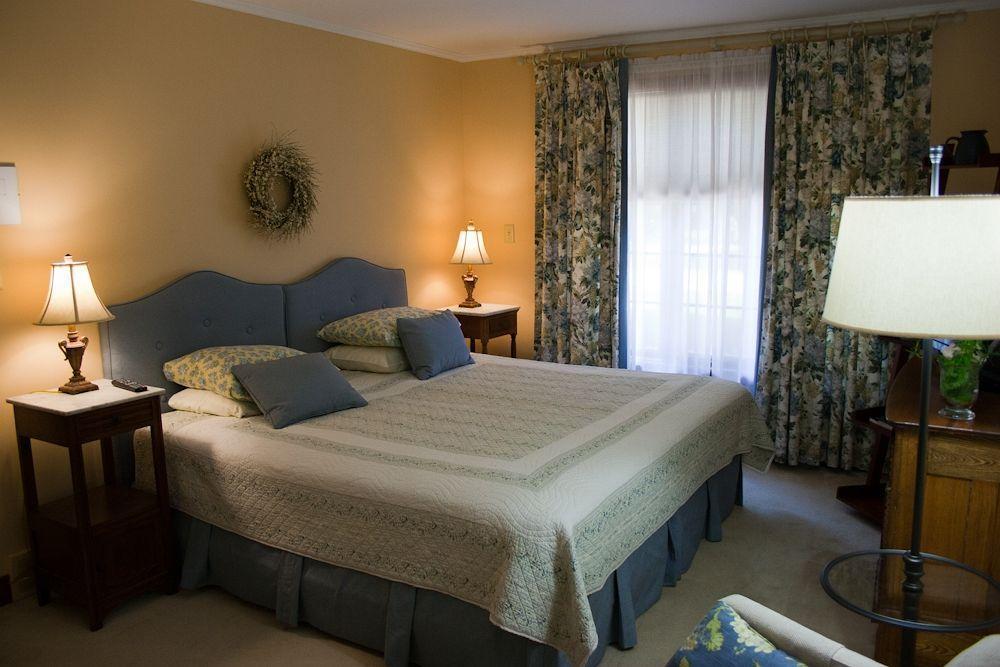 Cedar Gables Bed & Breakfast Niagara-on-the-Lake Екстериор снимка