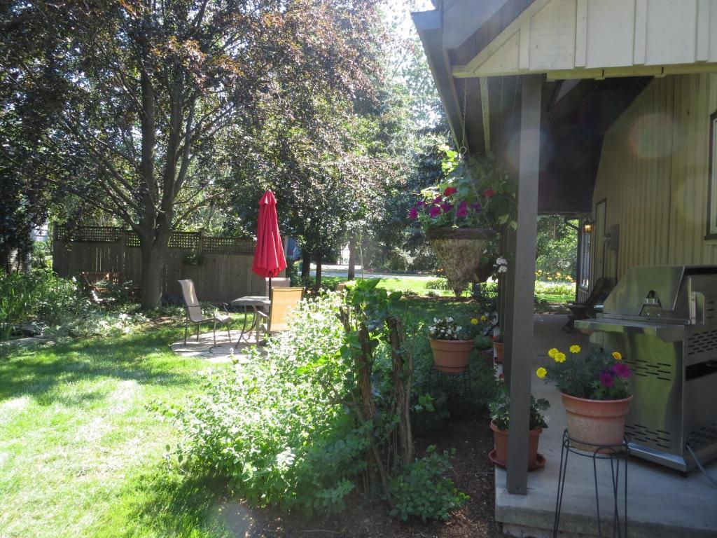 Cedar Gables Bed & Breakfast Niagara-on-the-Lake Екстериор снимка