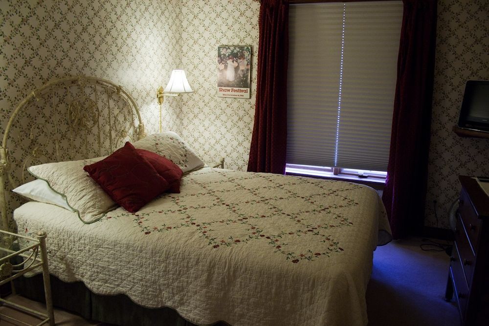Cedar Gables Bed & Breakfast Niagara-on-the-Lake Екстериор снимка