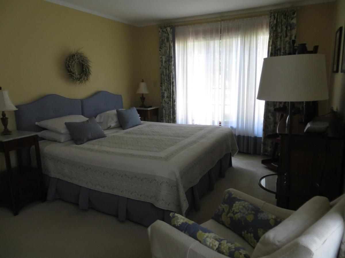 Cedar Gables Bed & Breakfast Niagara-on-the-Lake Стая снимка